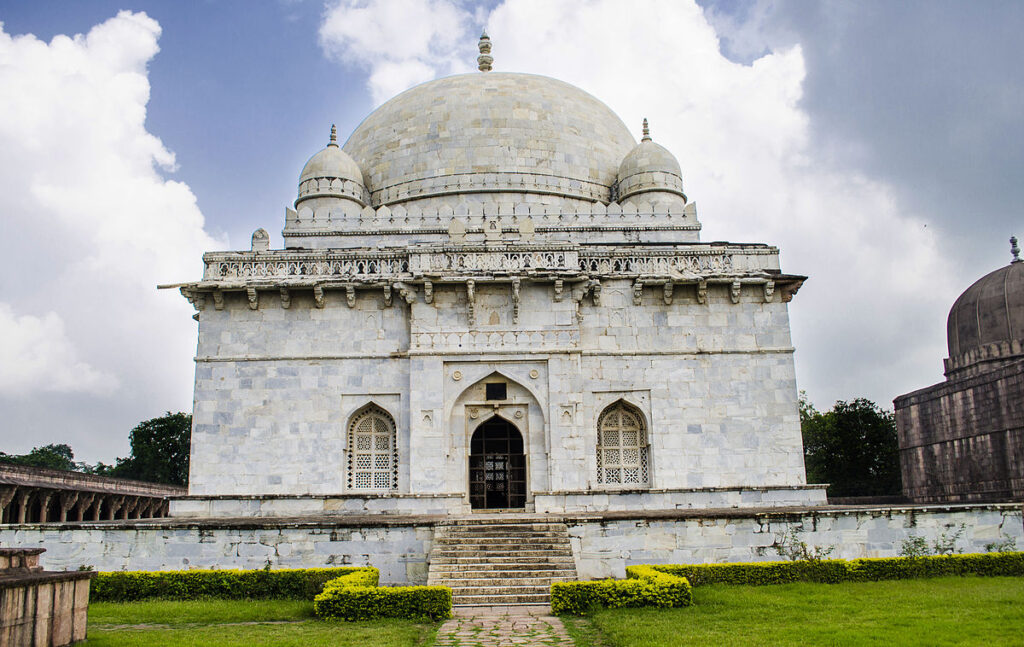 Provincial Kingdoms in Medieval India: Hoshang Shah's Tomb at Mandu (Malwa Sultanate)