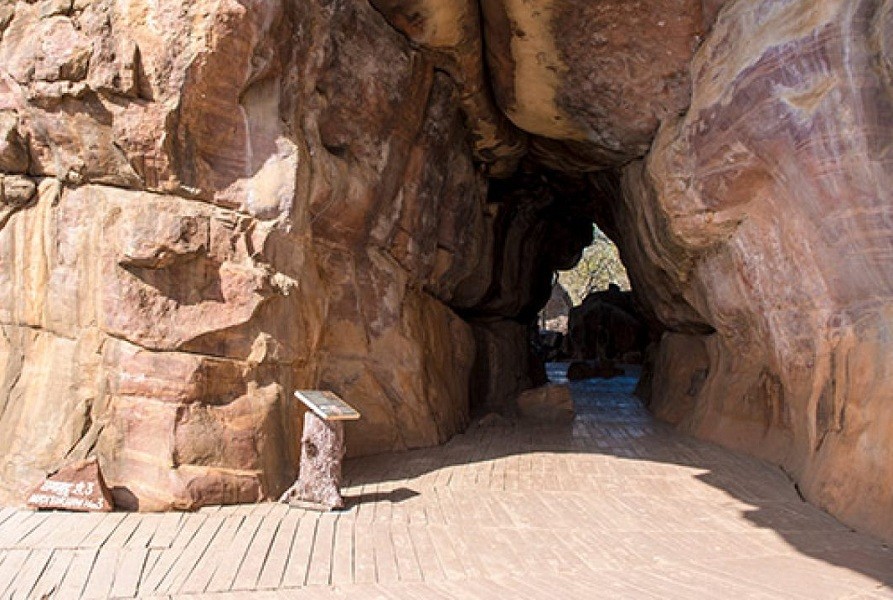 Auditorium Cave Bhimbetka